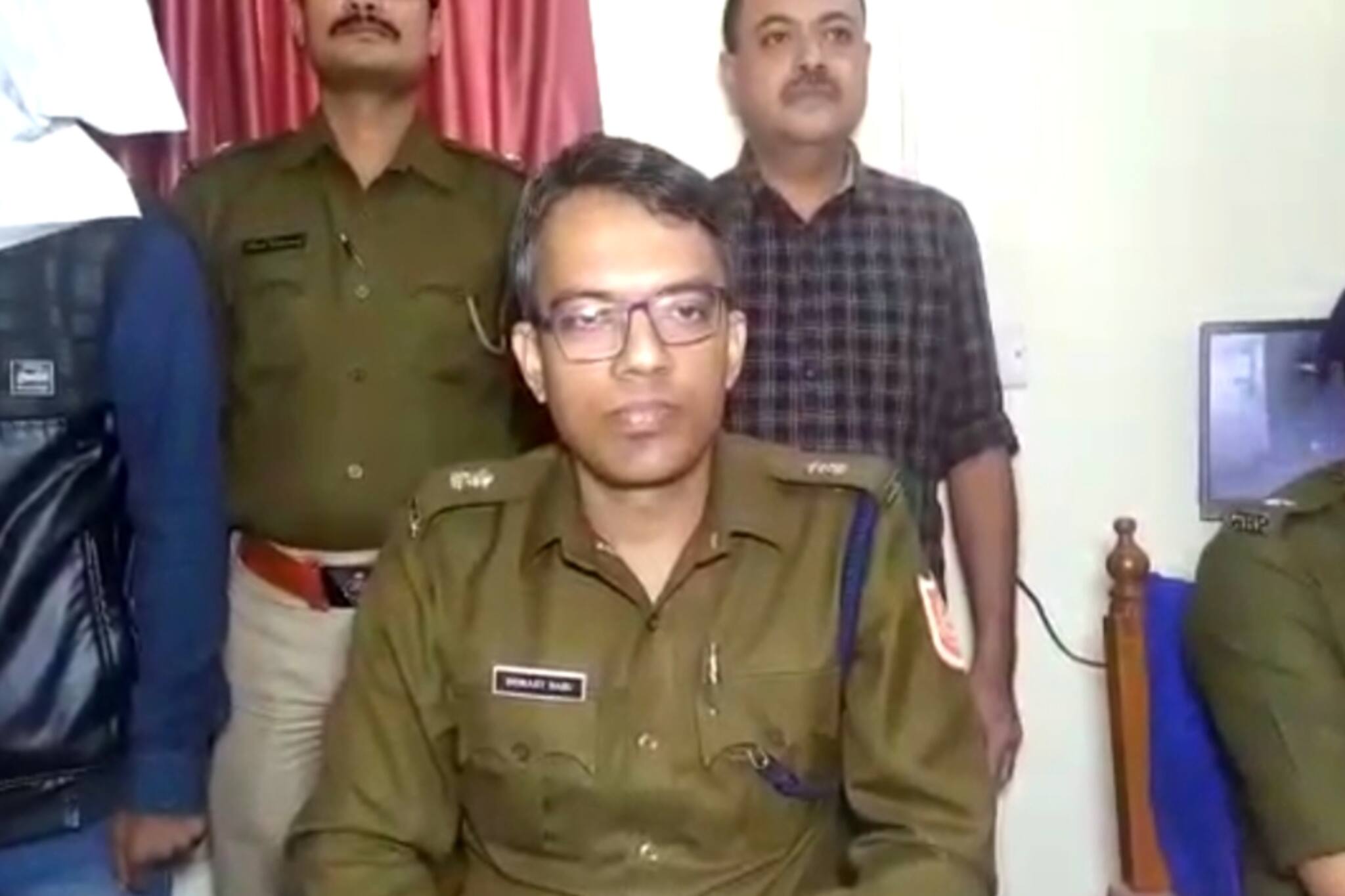 South 24 Parganas News- অভিনব কায়দায় এটিএম প্রতারণা, নরেন্দ্রপুর থেকে গ্রেফতার এক