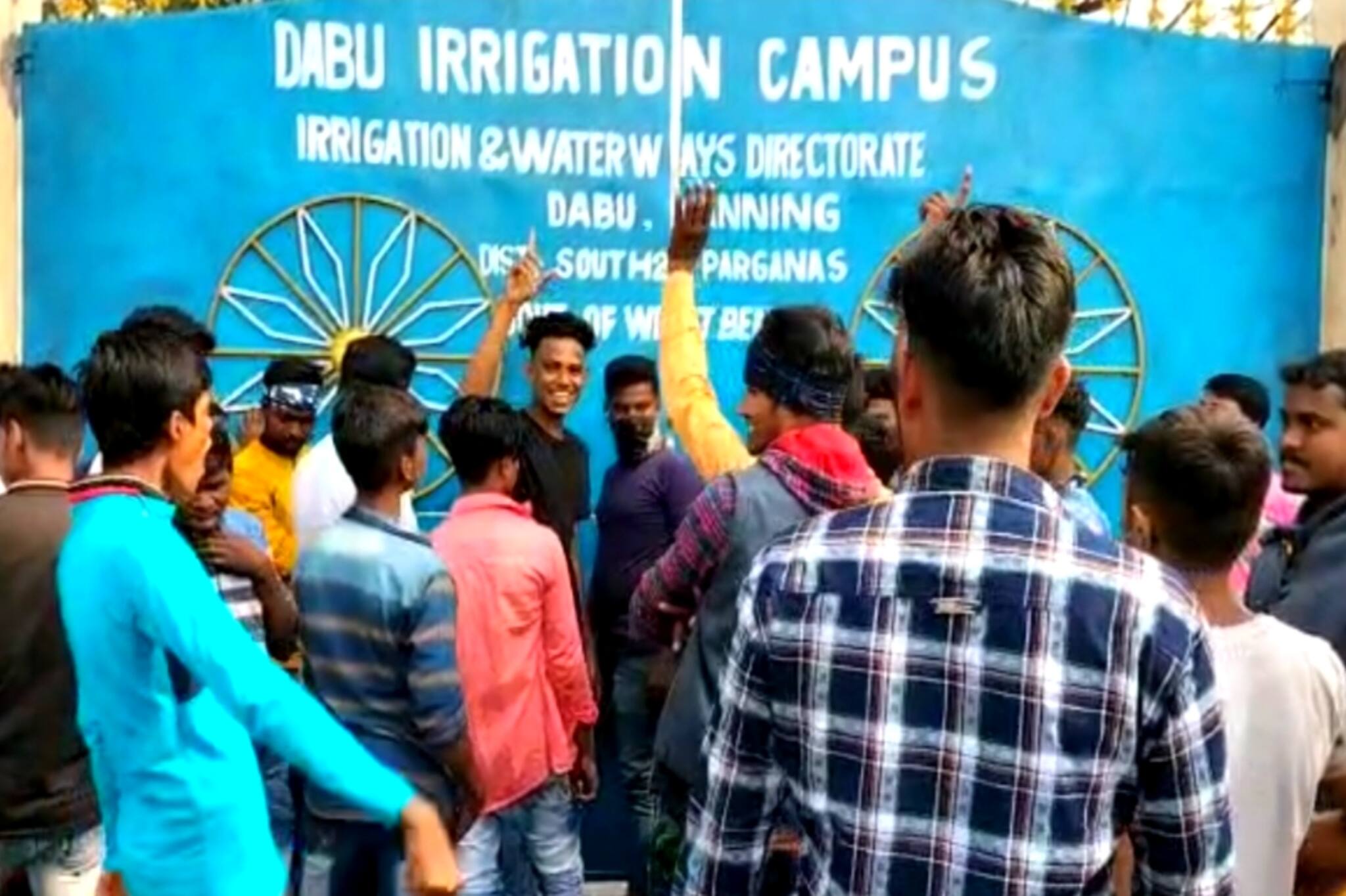 South 24 Parganas News-পিকনিক স্পটে ঢুকতে পক্ষপাতিত্বের অভিযোগ, বিক্ষোভ পর্যটকদের