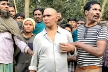 ১৪ বছর পর মানসিক ভারসাম্যহীন এক ব্যক্তি ফিরে এল হরিহরপাড়ায় নিজের বাড়িতে 