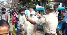 বাড়ছে সংক্রমণ, সচেতনতার বার্তা দিতে মাস্ক বিলি পুলিশের। বাড়ছে সংক্রমণ, সচেতনতার বার্তা দিতে মাস্ক বিলি পুলিশের।
