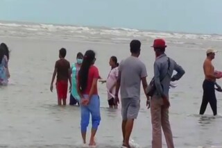 পর্যটন কেন্দ্রগুলিতে মানুষের উপচে পড়া ভিড়