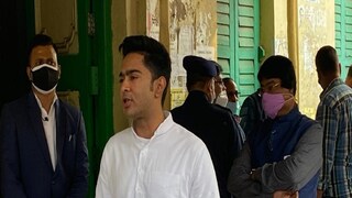 ভোট দিতে এলেন অভিষেক বন্দ্যোপাধ্যায়৷ 