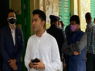 ভোট দিতে এলেন অভিষেক বন্দ্যোপাধ্যায়৷ 