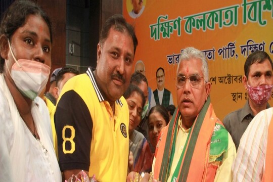 দিলীপ ঘোষের সঙ্গে অনির্বাণ চট্টোপাধ্যায়৷