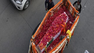 শেষ যাত্রায় বিপিন রাওয়াত৷ Photo- Anushree Fadnavis/Reuters শেষ যাত্রায় বিপিন রাওয়াত৷ Photo- Anushree Fadnavis/Reuters