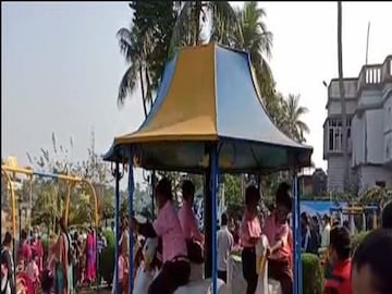 পার্কে খেলাচ্ছলেই হল স্কুলের ক্লাস৷