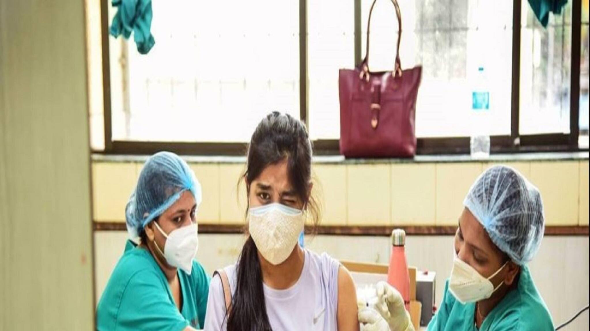 Explained: ওমিক্রনের বিরুদ্ধে টিকা সুরক্ষা না দিলে আমাদের কী করা উচিত?