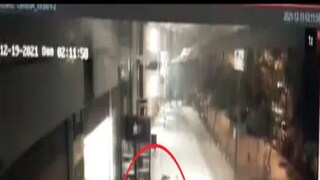 সোশ্যাল মিডিয়ায় ঝড়ের গতিতে ভাইরাল সিসিটিভি ফুটেজ 