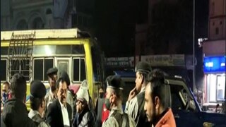 গন্ডগোলের সময় দিব্যেন্দুকে ঘিরে তাঁর নিরাপত্তারক্ষীরা৷ 