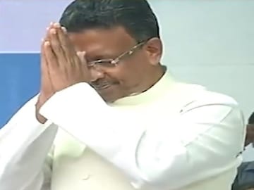 শপথ নেওয়ার পর ফিরহাদ হাকিম৷ 