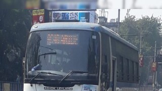 অল বেঙ্গল বাস মিনিবাস সমন্বয় সমিতির সাধারণ সম্পাদক রাহুল চট্টোপাধ্যায় জানিয়েছেন, প্রতিদিন রাজ্যের বিভিন্ন প্রান্ত থেকে বাস বন্ধ হয়ে যাওয়ার খবর পাচ্ছি৷ মালিকদের পিঠ ঠেকে গেছে দেওয়ালে। এভাবে চালানো সম্ভব নয়।'' অন্যদিকে, খারাপ অবস্থা উত্তরবঙ্গের বাস মালিকদের। কারণ করোনার জেরে পর্যটক কমেছে। দ্বিতীয়ত শিলিগুড়ি, বালুরঘাট, মালদা থেকে বাস ভর্তি যাত্রী কলকাতা, দীঘা, বর্ধমান, দূর্গাপুর, খড়গপুর, আসানসোল আসছেন না। ফলে ফাঁকা আসন নিয়েই কিছুদিন যাতায়াত করে আপাতত বাস বন্ধ করে দেওয়া হল।