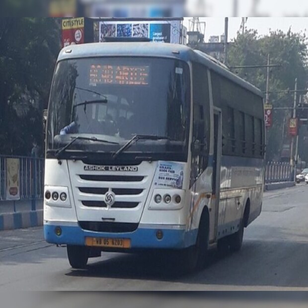 অল বেঙ্গল বাস মিনিবাস সমন্বয় সমিতির সাধারণ সম্পাদক রাহুল চট্টোপাধ্যায় জানিয়েছেন, প্রতিদিন রাজ্যের বিভিন্ন প্রান্ত থেকে বাস বন্ধ হয়ে যাওয়ার খবর পাচ্ছি৷ মালিকদের পিঠ ঠেকে গেছে দেওয়ালে। এভাবে চালানো সম্ভব নয়।'' অন্যদিকে, খারাপ অবস্থা উত্তরবঙ্গের বাস মালিকদের। কারণ করোনার জেরে পর্যটক কমেছে। দ্বিতীয়ত শিলিগুড়ি, বালুরঘাট, মালদা থেকে বাস ভর্তি যাত্রী কলকাতা, দীঘা, বর্ধমান, দূর্গাপুর, খড়গপুর, আসানসোল আসছেন না। ফলে ফাঁকা আসন নিয়েই কিছুদিন যাতায়াত করে আপাতত বাস বন্ধ করে দেওয়া হল।