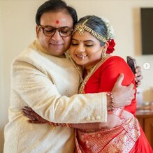 পাক ধরা চুলে বিয়ের সাজ অভিনেতার মেয়ের! সোশ্যাল মিডিয়ায় ভাইরাল সব ছবি, দেখুন পাক ধরা চুলে বিয়ের সাজ অভিনেতার মেয়ের! সোশ্যাল মিডিয়ায় ভাইরাল সব ছবি, দেখুন