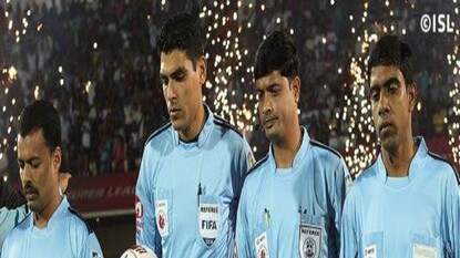 রেফারিদের জন্য ভুগতে হয়েছে বিভিন্ন ক্লাবদের রেফারিদের জন্য ভুগতে হয়েছে বিভিন্ন ক্লাবদের