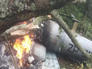 দুর্ঘটনার পর আগুন ধরে যায় হেলিকপ্টারে৷ দুর্ঘটনার পর আগুন ধরে যায় হেলিকপ্টারে৷