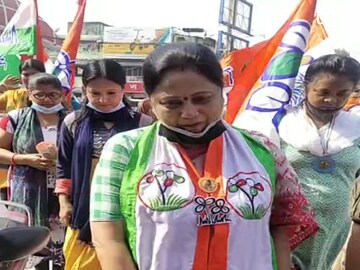 প্রচারে কাজরী বন্দ্যোপাধ্যায়৷ 
