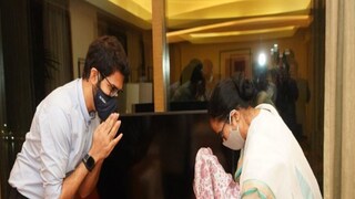 শিবসেনা নেতা আদিত্য ঠাকরের সঙ্গে মুম্বইয়ে সাক্ষাৎ হয় মমতার৷ 