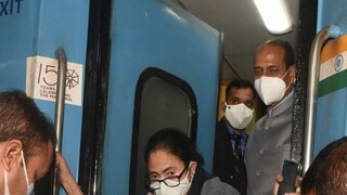 মুখ্যমন্ত্রীর নিরাপত্তারক্ষীয় ব্যাগ চুরি! মুখ্যমন্ত্রীর নিরাপত্তারক্ষীয় ব্যাগ চুরি!