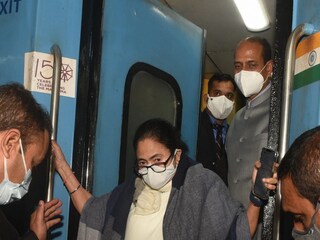 মুখ্যমন্ত্রীর নিরাপত্তারক্ষীয় ব্যাগ চুরি!