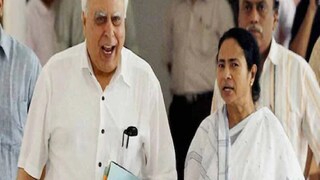 মমতা বন্দ্যোপাধ্যায়ের সঙ্গে কপিল সিবল৷ Photo-PTI মমতা বন্দ্যোপাধ্যায়ের সঙ্গে কপিল সিবল৷ Photo-PTI