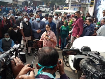 নিজস্ব চিত্র