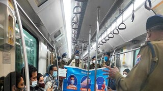 মেট্রোর ভিতরে করোনা নিয়ে সচেতনাতামূলক প্রচার৷ 