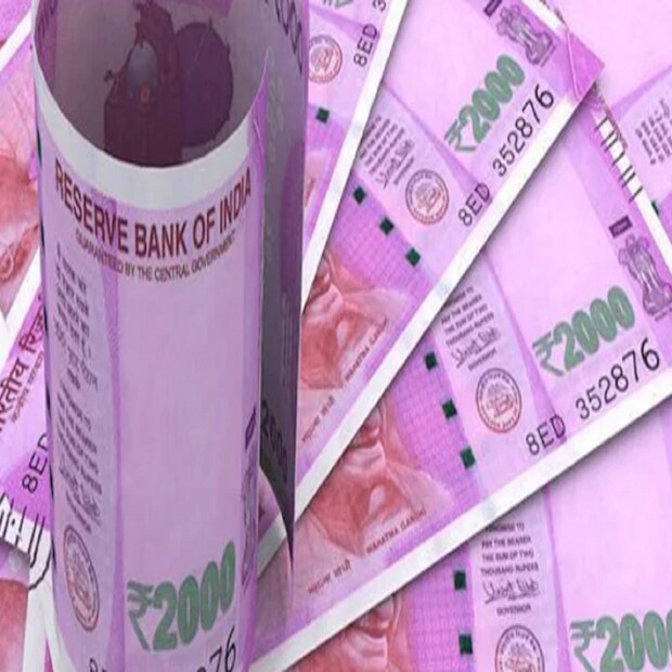  আর গত ৬ মাসের যাত্রাপথের দিকে তাকালে দেখা যাবে, এই স্টক ৩৭.৪০ টাকা থেকে বেড়ে হয়েছে ১১৯.২৫ টাকা। অর্থাৎ স্বল্প সময়ের মধ্যে প্রায় ২২০ শতাংশ বৃদ্ধি হয়েছে। এখানেই শেষ নয়, এই সময়ের মধ্যে এটা ১৬২ টাকার সর্বোচ্চ স্তরও অতিক্রম করে গিয়েছে। একইভাবে গত এক বছরে সিন্ধু ট্রেড লিঙ্কের স্টক ৫.৭২ লেভেল থেকে বেড়ে ১১৯.২৫ লেভেলে পৌঁছেছে। অর্থাৎ ১৯৮৫ শতাংশের রেকর্ড বৃদ্ধি হয়েছে স্টকের।