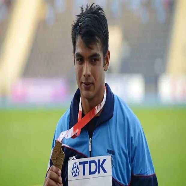আইএএফ ওয়ার্ল্ড আন্ডার ২০ চ্যাম্পিয়নশীপে ২০১৬ সালে রেকর্ড ভেঙে দিয়েছিলেন নীরজ। সেবার ছুড়েছিলেন ৮৬.৪৮ মিটার। এই প্রতিযোগিতার ইতিহাসে প্রথম ভারতীয় হিসেবে নজির স্থাপন করেছিলেন নীরজ