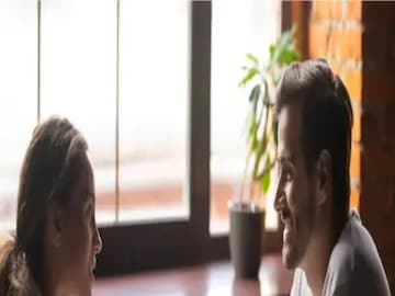  প্রাক্তনের সঙ্গে বন্ধুত্ব রাখলেও, অতীতে একসঙ্গে কাটানো সময় নিয়ে তার সঙ্গে আলোচনা করবেন না। এতে প্রাক্তন আরও বেশি করে ফিরে আসার প্রসঙ্গ টানবে।