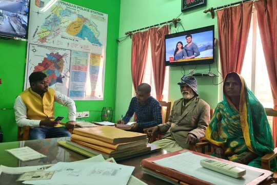 ১০ বছর পর নিজের স্বামীকে খুঁজে পেয়ে খুশি স্ত্রী রাগিয়া দেবী
