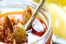 শুধু স্বাদ নয়, সুস্থতার জন্যেও আচার খান