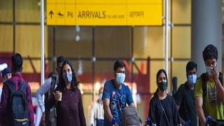 ইতিমধ্যেই বিশ্বের একাধিক দেশে মোট করোনা সংক্রমণের ৯০ শতাংশের জন্য দায়ী ওমিক্রন ভ্যারিয়েন্ট। বিশেষজ্ঞদের মতে, ভারতের ক্ষেত্রে সরকারি পরিসংখ্যান কিছুটা কম, কারণ এখানে খুব কম নমুনা পরীক্ষার ল্যাব রয়েছে যা জিনোম সিকোয়েন্সিং পরীক্ষা করতে পারে। আর জিনোম সিকোয়েন্সিং ছাড়া ওমিক্রন সনাক্তকরণ সম্ভব নয়।