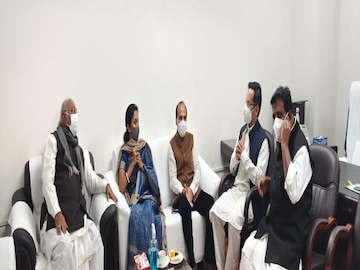 সংসদে কংগ্রেসের ডাকা বৈঠক এড়ালো তৃণমূল৷