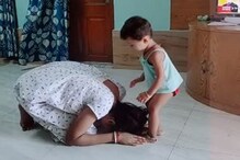 হাতে শাঁখা-পলা, পরণে নাইটি,শিশুর পায়ে হাত দিয়ে প্রণাম করে শেখাচ্ছেন খোদ মা হাতে শাঁখা-পলা, পরণে নাইটি,শিশুর পায়ে হাত দিয়ে প্রণাম করে শেখাচ্ছেন খোদ মা