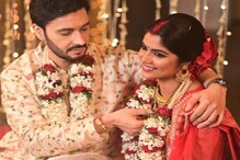 মাথায় সিঁদুর,বেনারসি! বাঙালি সাজে বিয়ে সারলেন সায়ন্তনী ঘোষ ! রইল বিশেষ ভিডিও মাথায় সিঁদুর,বেনারসি! বাঙালি সাজে বিয়ে সারলেন সায়ন্তনী ঘোষ ! রইল বিশেষ ভিডিও