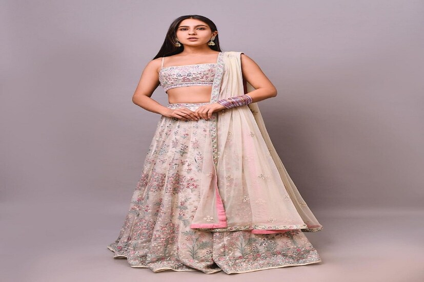 সামনেই মুক্তি পাবে সারা আলি খান অভিনীত ছবি 'আটরঙ্গি রে'। এখন সেই ছবির প্রোমোশনে ব্যস্ত নায়িকা। তার মাঝেই সামনে এল সারার কিছু নতুন লুকের ছবি। সামনেই মুক্তি পাবে সারা আলি খান অভিনীত ছবি 'আটরঙ্গি রে'। এখন সেই ছবির প্রোমোশনে ব্যস্ত নায়িকা। তার মাঝেই সামনে এল সারার কিছু নতুন লুকের ছবি।