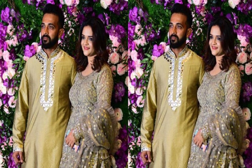 রাহানের (Ajinkya Rahane) স্ত্রী রাধিকা (Radhika Dhopavkar) অত্যন্ত সাদামাটা জীবনযাপন করতে ভালবাসেন ৷ তিনি সোশ্যাল মিডিয়ায় অত্যন্ত সক্রিয়া থাকেন সর্বদা ৷ ছবি সৌজন্যে ইনস্টাগ্রাম ৷