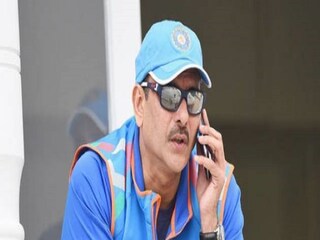 কোচের পদ থেকে সরানো নিয়ে বোমা ফাটালেন শাস্ত্রী
