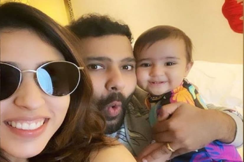 রোহিতের সঙ্গে বিয়ের পরে জনপ্রিয়তায় কোনও তারকার থেকে কম যাননা ঋতিকা ৷ ফাইল ছবি ৷