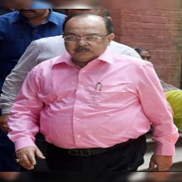 গত বারের পুরবোর্ডেও অবশ্য বেশ কয়েকজন বিধায়ক কাউন্সিলরের দায়িত্ব সামলেছিলেন৷ তাঁদের মধ্যে ছিলেন প্রাক্তন মেয়র শোভন চট্টোপাধ্যায়, ফিরহাদ হাকিম, শশী পাঁজা৷ 