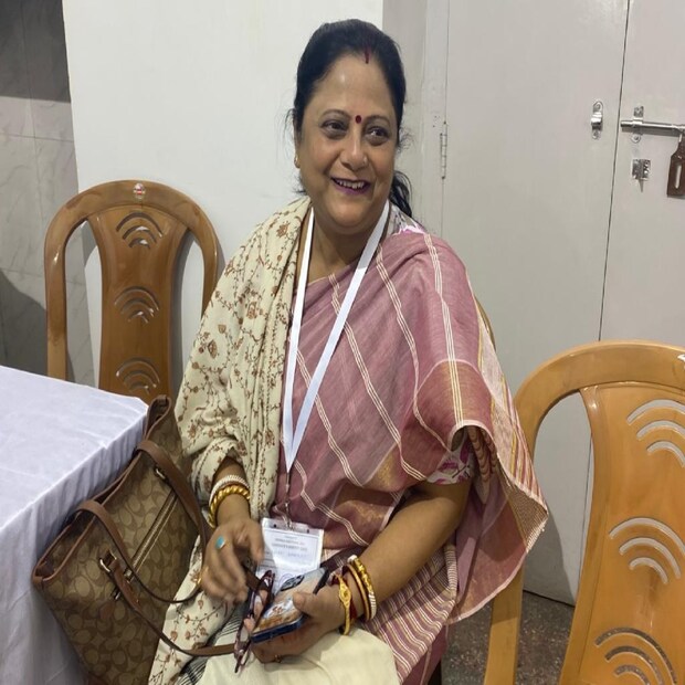 ৬,৪৯৫ ভোটে জয়ী মুখ্যমন্ত্রীর ভাইয়ের বউ কাজরী বন্দ্যোপাধ্যায়