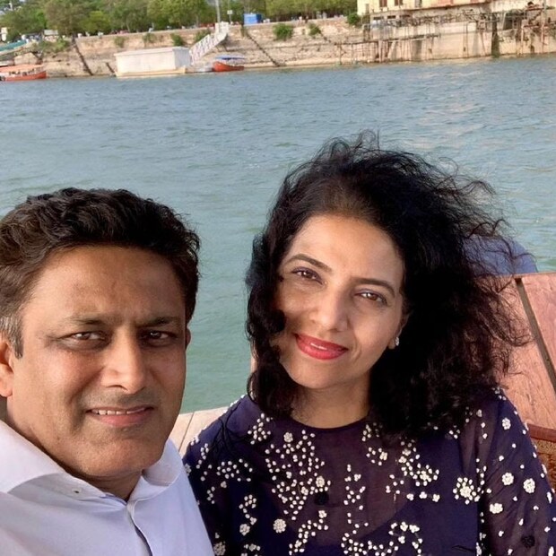 চেতনা রামাতীর্থার সঙ্গে ভারতীয় দলের প্রাক্তন পেসার অনিল কুম্বলের বিয়ে হয় ১৯৯৯ সালে। সেই সময় বিবাহবিচ্ছেদ হয়েছিল চেতনার। প্রথম পক্ষে তাঁর একটি কন্যা রয়েছে। তাঁকে অনিল কুম্বলে প্রচণ্ড স্নেহ করেন।
