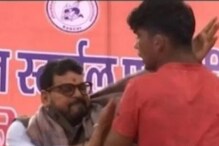 তরুণ কুস্তিগীরকে ভরা মঞ্চে সপাটে চড়! মহাবিতর্কে সাংসদ তরুণ কুস্তিগীরকে ভরা মঞ্চে সপাটে চড়! মহাবিতর্কে সাংসদ