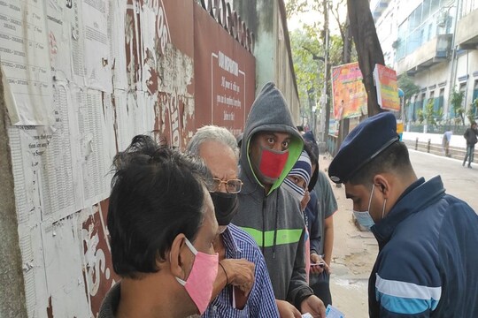 ভবানীপুর বিধানসভায় ভোটদান চলছে।