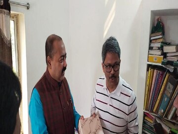  লাভপুর ভ্রমণে বাংলাদেশের বিদেশমন্ত্রী মহম্মদ শাহরিয়া আলম। 