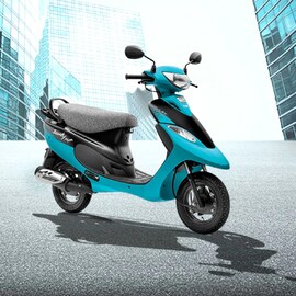 পকেটে টান, কিন্তু দুচাকার শখ! দেখে নিন দেশের সব থেকে সস্তা পাঁচটি স্কুটি