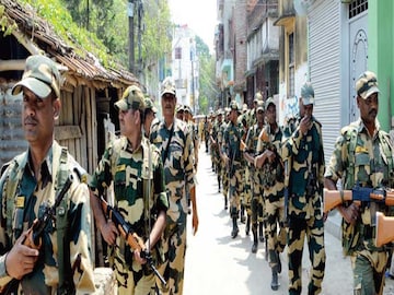 কেন্দ্রীয় বাহিনীর দাবিতে সুপ্রিম কোর্টে বিজেপি৷ 
Photo: File Photo