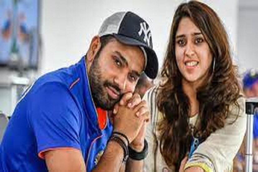 রোহিত শর্মার (Rohit Sharma) স্ত্রী ঋতিকা সচদেহ (Ritika Sachdeh), তাঁদের বিয়ে হয় ২০১৫ সালে ৷ বিয়ের আগে ঋতিকা একজন স্পোর্টস রিলেশন শিপ ম্যানেজার ছিলেন যিনি রোহিতের সমস্ত ব্যাপার দেখতে ৷