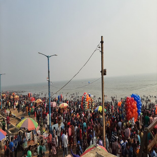 শুধু কলকাতা নয়, বিভিন্ন রাজ্য থেকে দীঘায় এসেছেন পর্যটকরা। ঝাউবনে মেতেছেন পিকনিকে। 