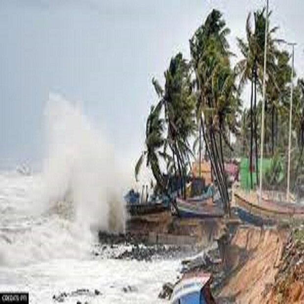 মোতায়েন করা হয়েছে এনডিআরএফের দল ৷ ফলে নবান্নর পক্ষ থেকে যুদ্ধকালীন তৎপরতায় বিভিন্ন পদক্ষেপ গ্রহণ করা হয়েছে যাতে এই ভয়ঙ্কর ঘূর্ণিঝড়ের ক্ষতিকারক রূপের বিরুদ্ধে রুখে দাঁড়ানো সম্ভব হয় ৷ প্রতীকী ছবি ৷